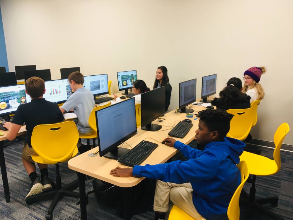 students using the computer lab